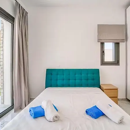 Situated In A Area ! ! 홈스테이 *