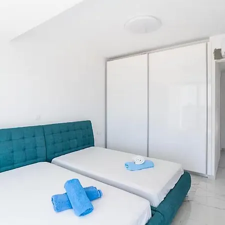 Situated In A Area ! ! Peyia